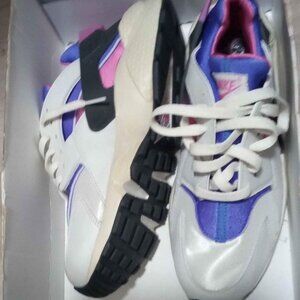 Sized 10 Men's Shoes (better fits a 9-9.5)